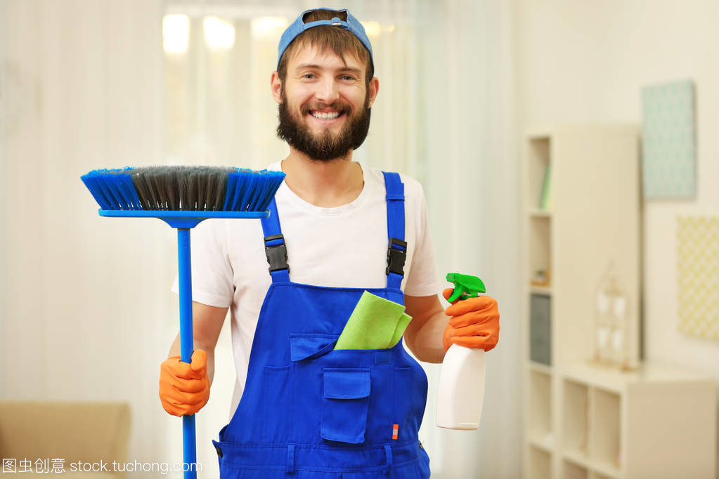 清洁用品背后的男人 责任、选择与家庭关怀